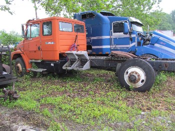 PT-271 - 2000 FREIGHTLINER FL80