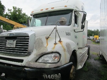 TR-403 - 2004 FREIGHTLINER COLUMIBIA 120 - 1 PIECE HOOD