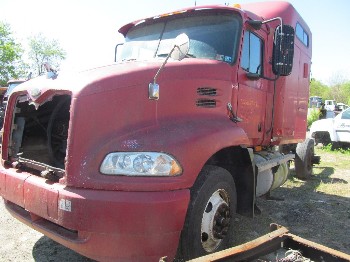 PT-343 - 2003 MACK VISION