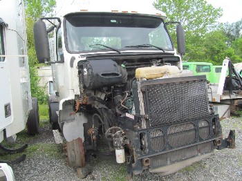 PT-344 - 2002 VOLVO VNM