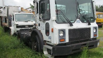 TR-420 - 1997 MACK MR688P
